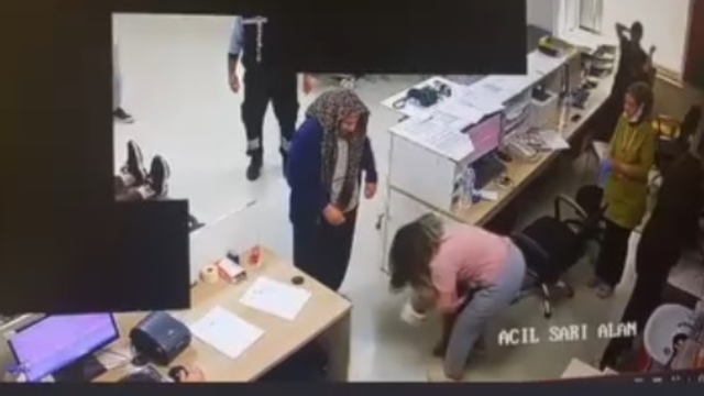 Nefes borusuna şeker kaçan Mina'yı, hemşire Heimlich manevrasıyla kurtardı