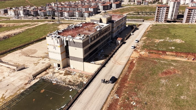 Gaziantep'te fırtınanın hasar tespiti sürüyor; çatılardaki zarar dron kamerasında (2)