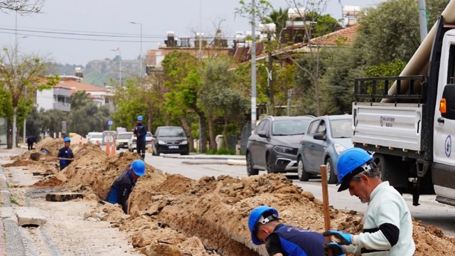 Milas'ta ömrünü tamamlayan su isale hatları değiştiriliyor