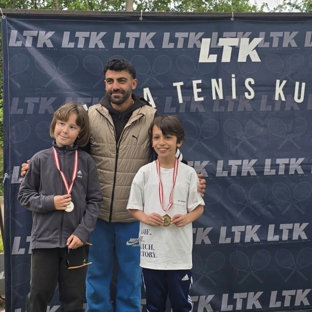 Minikler tenis turnuvasından başarılarla döndü