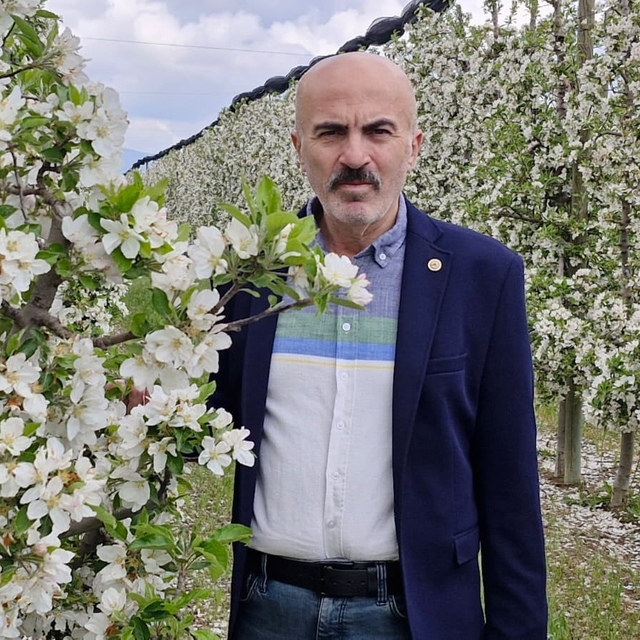 Karaman'da 16 milyon elma ağacı çiçek açarak gelinliğini giydi
Ziraat Odası...
