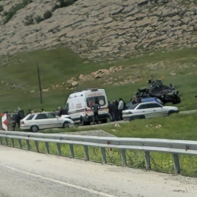 Diyarbakır'da mezuniyet kutlamasına giden öğrenciler kaza yaptı: 6 yaralı