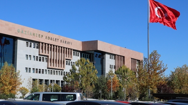 Yapılan iğne sonrası ölen Abdurrezzak Baysal'ın acılı annesi: "Hastanenin kapatılmasını istiyoruz"
Abdurrezzak Baysal davasında adli tıp raporu bekleniyor