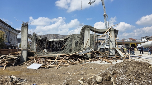 İnşatta beton dökülürken kalıp çöktü: 1 işçi yaralandı
