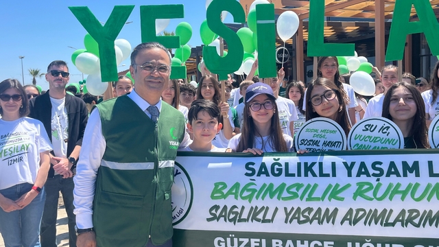 İzmir'de bağımlılığa karşı çocuklar ve velilerden 'Sağlıklı Yaşam' yürüyüşü
Yeşilay ve Milli Eğitim'den 'Bağımsızlık Seferberliği': Gençler Güzelbahçe'de buluştu