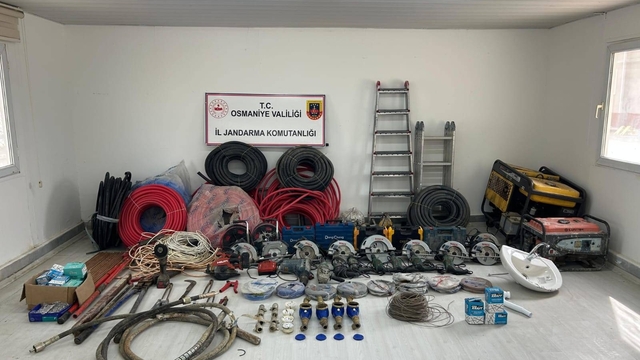 Depremzedelerin köy evlerinden 11 milyon değerinde malzeme çaldılar