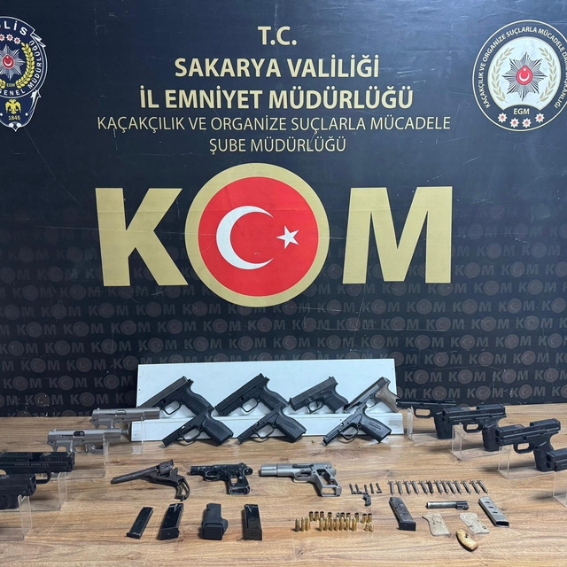 Sakarya'da 17 ruhsatsız tabanca ele geçirildi; 2 tutuklama