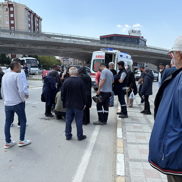 Yola dökülen toprakta kayan motosikletin sürücüsü yaralandı