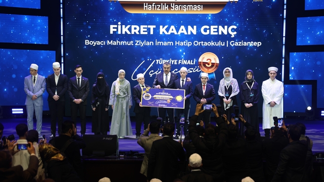Bakan Tekin: "Gençlerimizin ruh dünyası, algoritmaların merhametine bırakılmamalı"
Milli Eğitim Bakanı Yusuf Tekin: "Evlatlarımızı ekranların insafına terk etmemeliyiz"