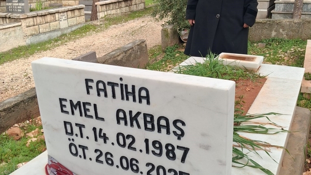 Şüpheli şekilde düşerek hayatını kaybeden Emel Akbaş Bayhan dosyasına takipsizlik kararı
Acılı aile karara tepki gösterdi, olay sonrası kızlarının telefonundan yazışmalar yapıldığını iddia etti
Hayatını kaybeden kadının telefonundan kocasına mesaj gönderildiği iddia edildi