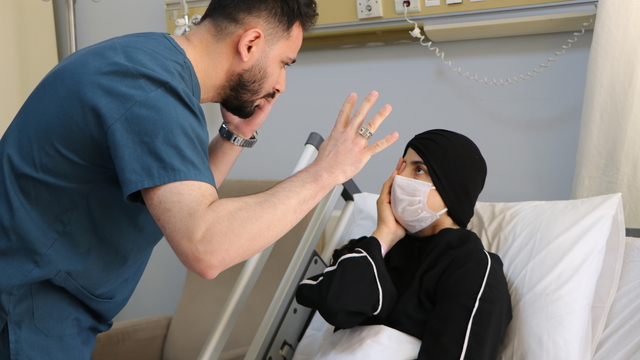 Van'da 35 haftalık hamileye eş zamanlı sezaryen ve beyin tümörü ameliyatı