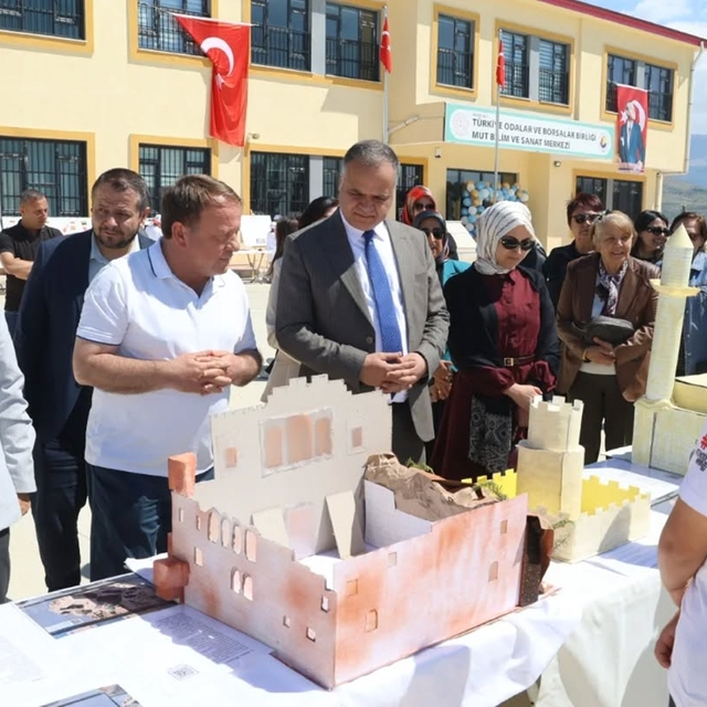 Genç kâşifler Mut'ta sahne aldı: 19 proje ilgi gördü