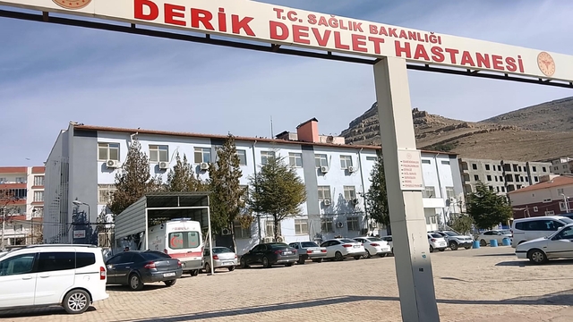Taşıdığı demir yüksek gerilim hattı ile temas edince akıma kapılıp ağır yaralandı
