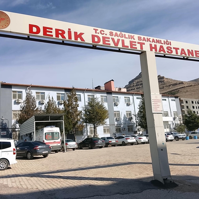 Taşıdığı demir yüksek gerilim hattı ile temas edince akıma kapılıp ağır yar...