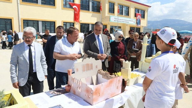 Genç kâşifler Mut'ta sahne aldı: 19 proje ilgi gördü