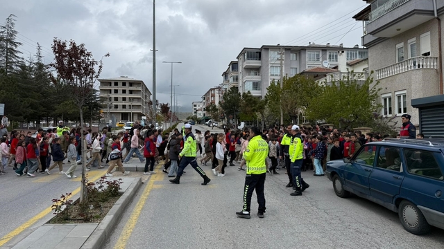Develi'de çocuklara trafik eğitimi
