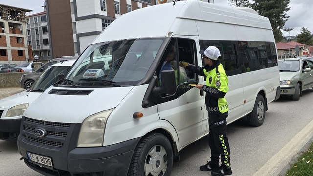 Kavak'ta trafik ekiplerinden bilinçlendirme çalışması