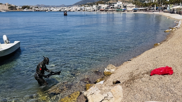 Bodrum'da dalgıçlar denizden 250 kilogram atık çıkardı