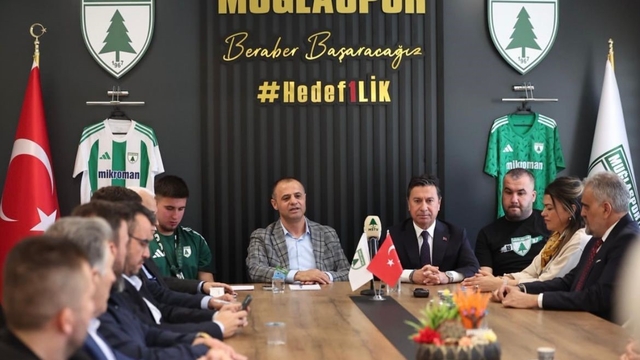 Muğla Büyükşehir Belediye Başkanı Aras: "Muğla'mızı bayraklarla donatalım"