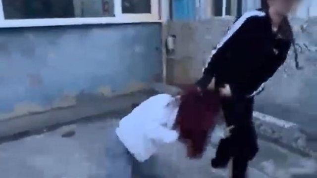 Samsun'da kızların akran zorbalığı: Darbedip kameraya çektiler