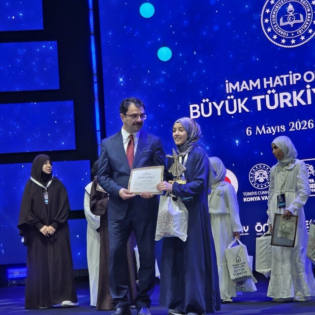 Genç Nida Kur'an-ı Kerim'i Güzel Okuma Türkiye Finalleri Yarışmasında Türki...