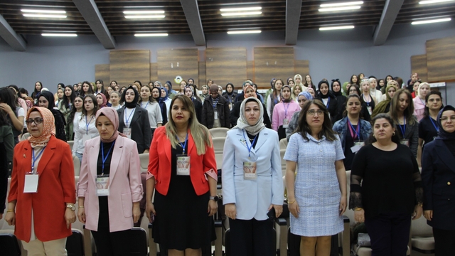 Fırat Üniversitesi'nde "Dünya Ebeler Günü" dolayısıyla sempozyum düzenlendi