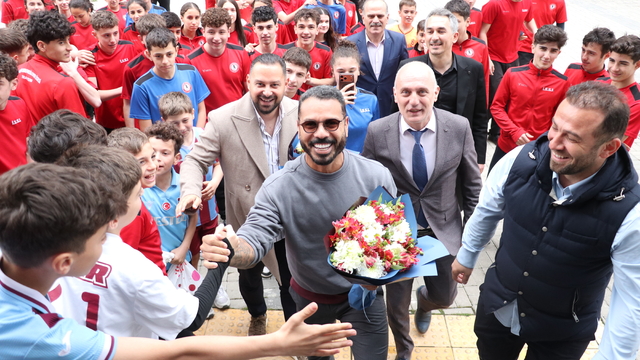 Trabzonspor'un eski futbolcusu Alanzinho, öğrencilerle buluştu