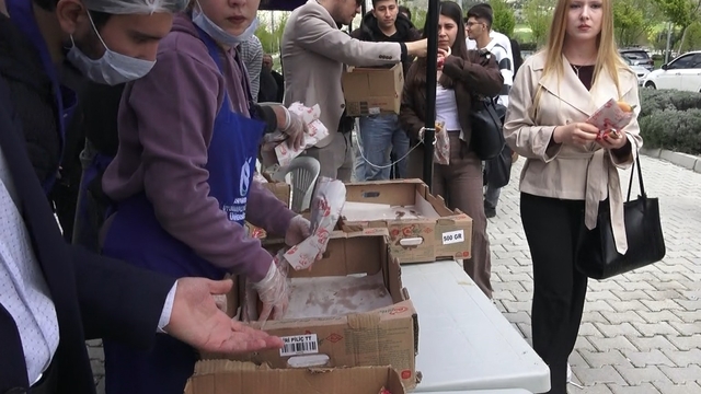 Isparta'da öğrencilere 5 bin adet balık ekmek dağıtıldı
Eğirdir'de yetiştirilen alabalıklar şenlikte öğrencilere ikram edildi