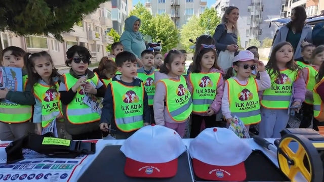Kırklareli'nde miniklere uygulamalı trafik eğitimi