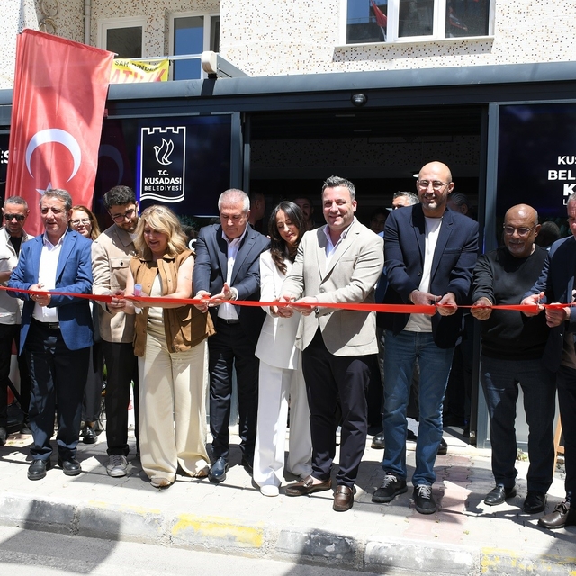 Kuşadası'nda Kent Lokantası hizmete açıldı