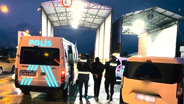 Muş'ta göçmen kaçakçılığı operasyonu: 2 organizatör tutuklandı