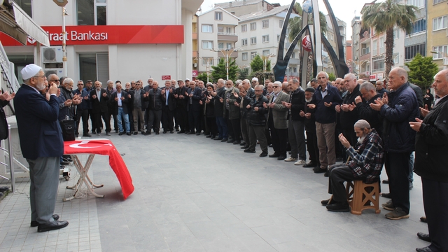 Türkeli'de hacı adaylarına duygusal uğurlama