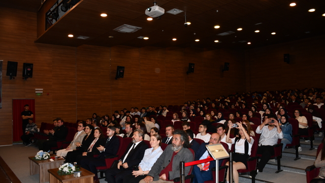 Vezirköprü MYO'da "Yapay Zeka Gerçeği Sempozyumu" yapıldı