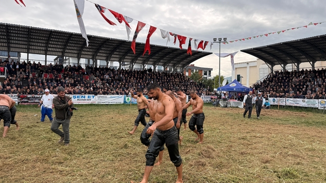 Geyikkoşan Yağlı Güreşleri'nde başpehlivan Mustafa Taş oldu