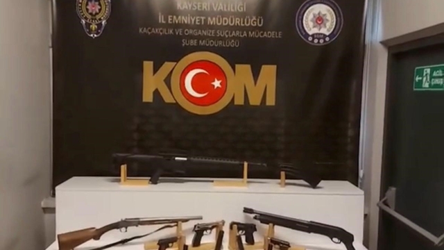 Kayseri'de silah ticareti yapan 2 şahıs yakalandı
7 adet ruhsatsız silah ele geçirildi
