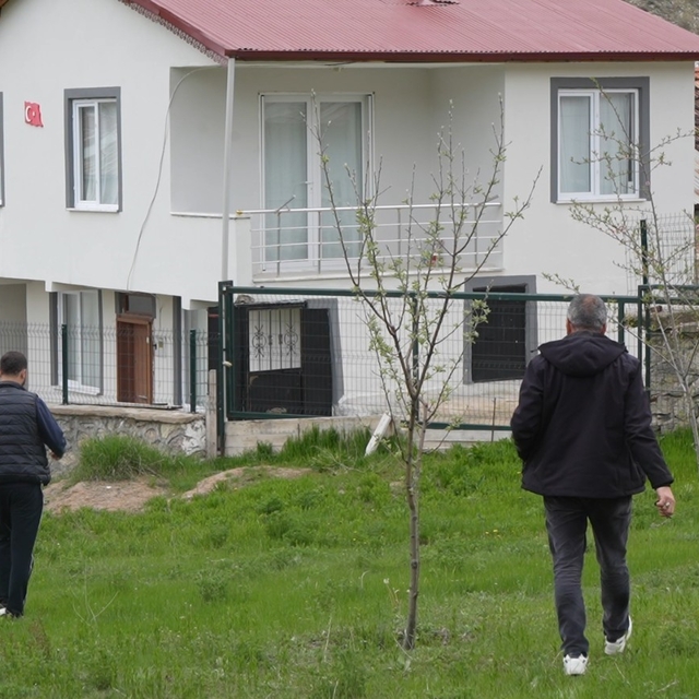 Gümüşhane'de ayılar yaylalardan sonra köyleri mesken edindi: Vatandaşlar te...