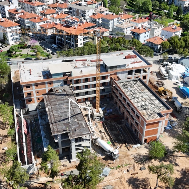 Huzurevi yeniden inşa ediliyor