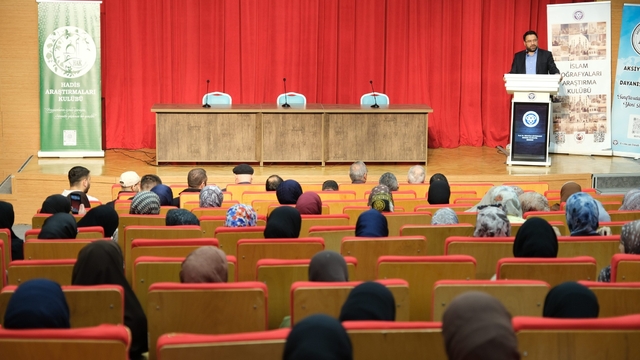 Sosyal medyanın bilinçli kullanımı Erzincan'da ele alındı