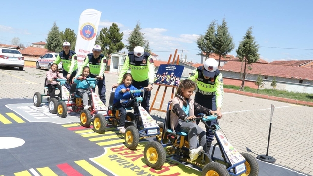 Kütahya'da anaokulu ve ilkokul öğrencilerine trafik eğitimi