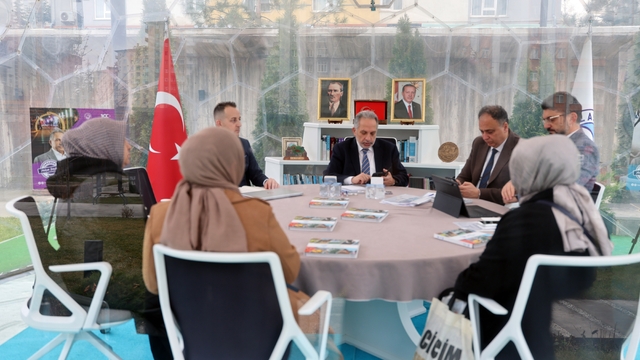 Yerel yönetimde Mustafa Yalçın imzası:
"Şeffaf Oda" Modeli 8 dilde tescillendi