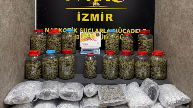 İzmir'de zehir tacirlerine operasyon: 4 şüpheli tutuklandı