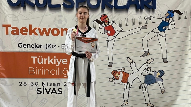 Aydın Lisesi öğrencisi Özfidan'dan çifte şampiyonluk