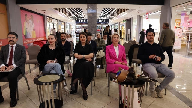 BEUN Bilim Kafe'de Ahmet Yenilmez'den "Sanat, Toplum ve Sahne" söyleşisi