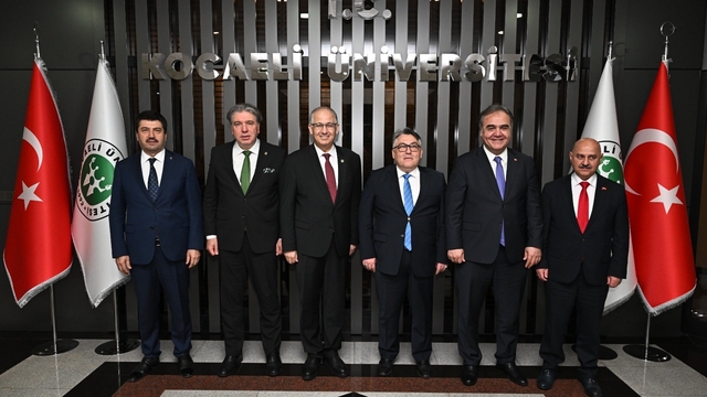 Rektör Özölçer, Türkiye'nin En Büyük Öğrenci Kongresi'nde genç araştırmacılarla bir araya geldi
