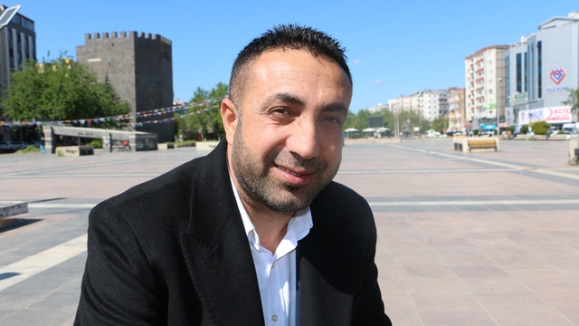 Memleketi Diyarbakır'dan Fenerbahçe başkan adaylığını açıklayan Aziz Yıldırım'a destek
Aziz Yıldırım'ın Fenerbahçe başkan adaylığını açıklamasına Galatasaraylılar da sevindi
