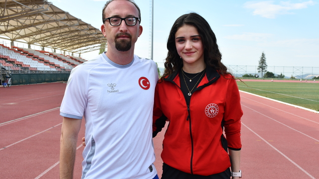 Görme engelli öğretmen atletizmle hayata tutundu