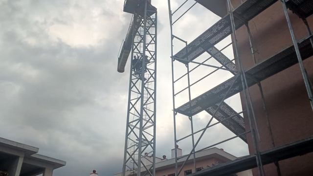 Kule vinç üzerinde eylem