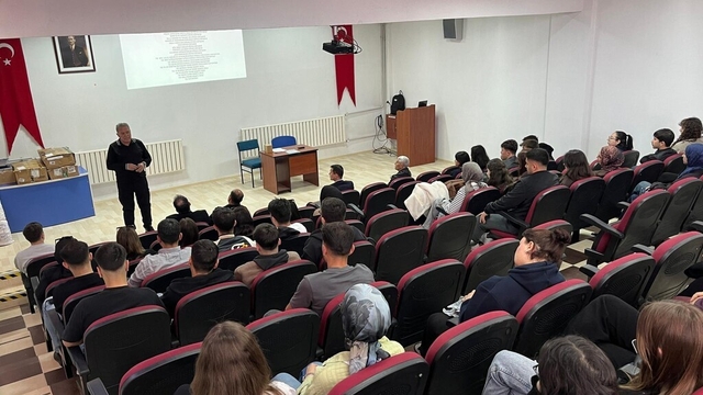 Hisarcık MYO'da  "İSG Kariyer Köprüsü: Okuldan Sahaya" başlıklı söyleşi düzenlendi