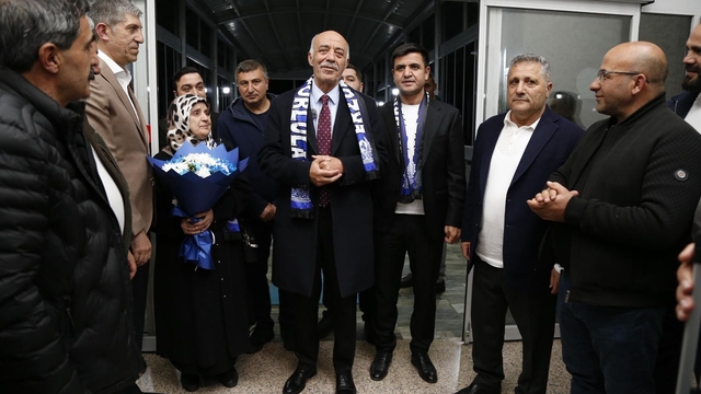 Lütfü Yücelik ETSO başkanlığına adaylığını açıkladı
Yücelik'e coşkulu karşılama