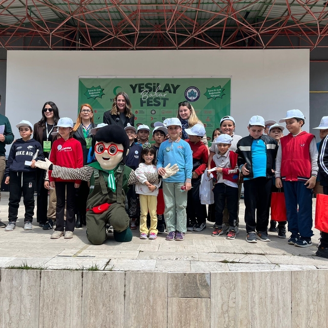 Eskişehir Vali Münir Raif Güney İlkokulu öğrenc ileri bağımlılığa karşı fes...